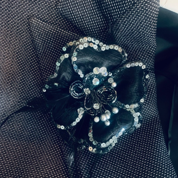 Grey Tahari women’s blazer with flower pin - Picture 4 of 6